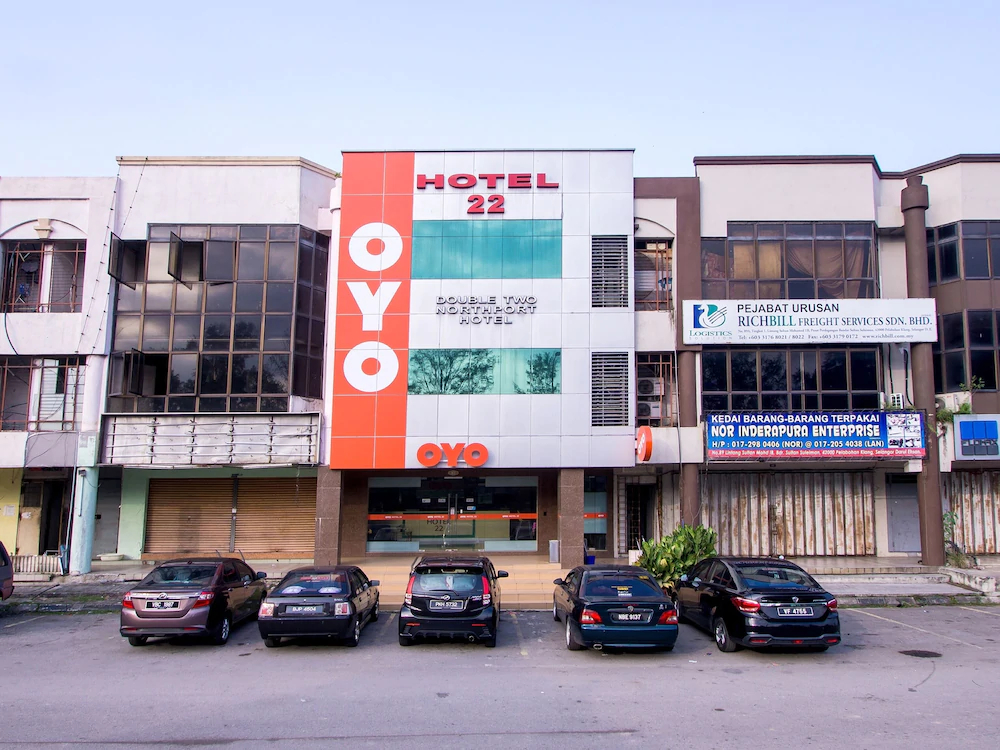 Hotel 22 Northport by OYO Rooms