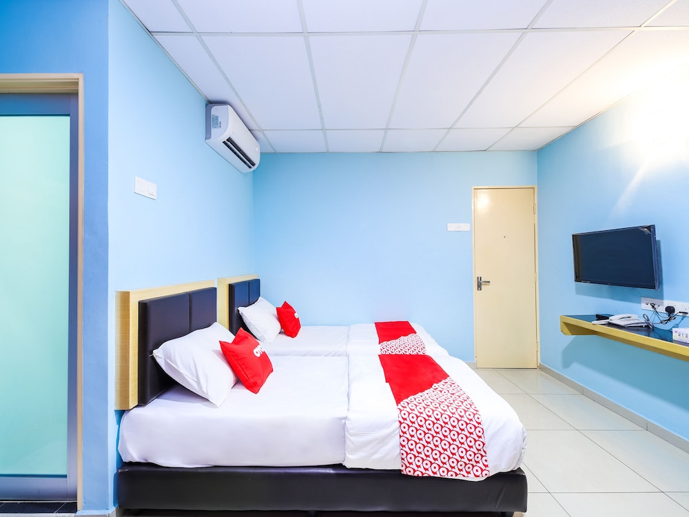 Hotel 22 Northport by OYO Rooms