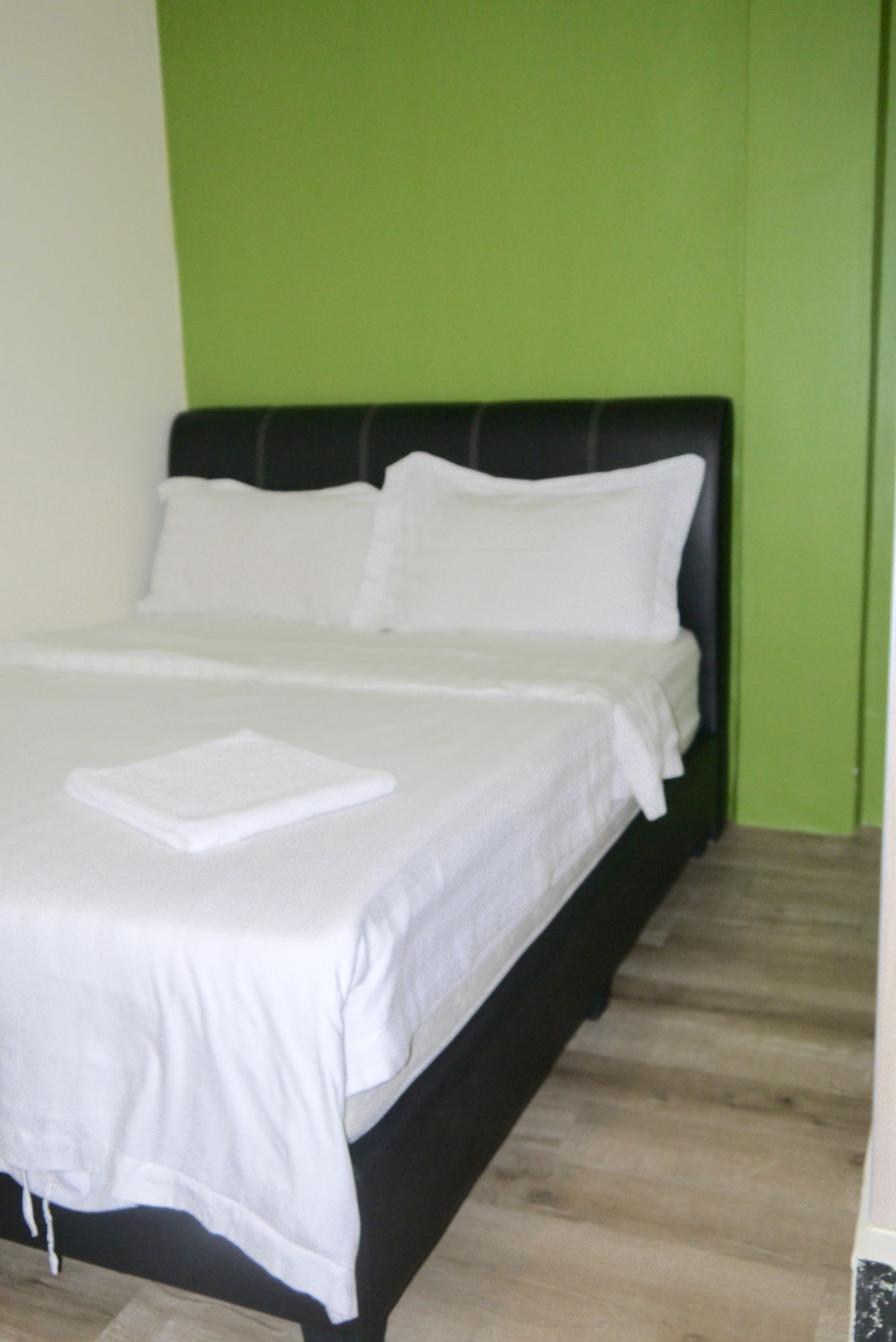 33 Star Hotel