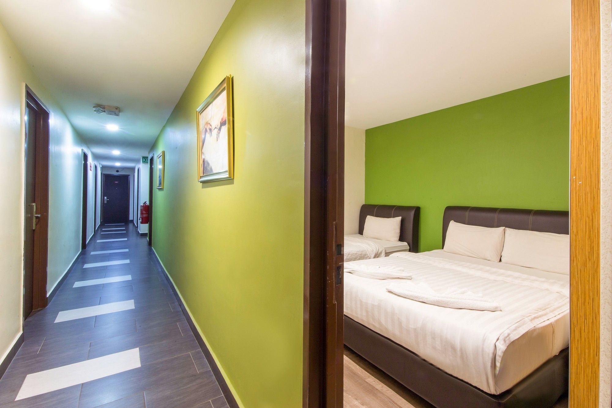33 Star Hotel