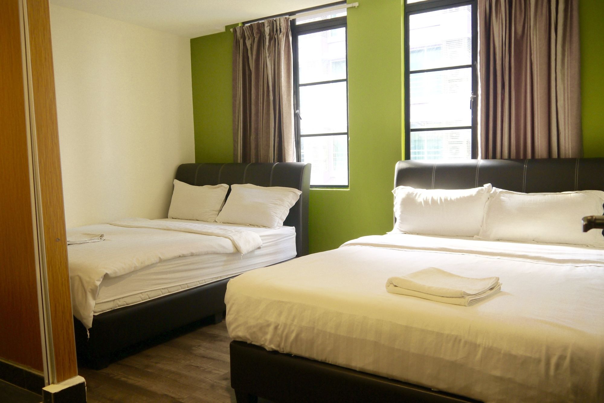 33 Star Hotel