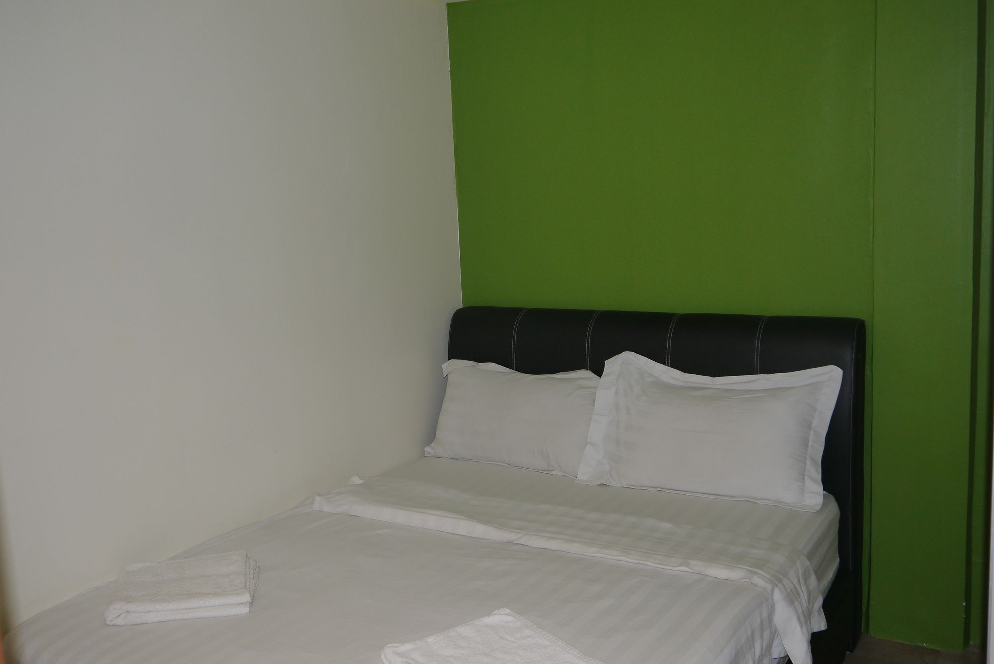 33 Star Hotel