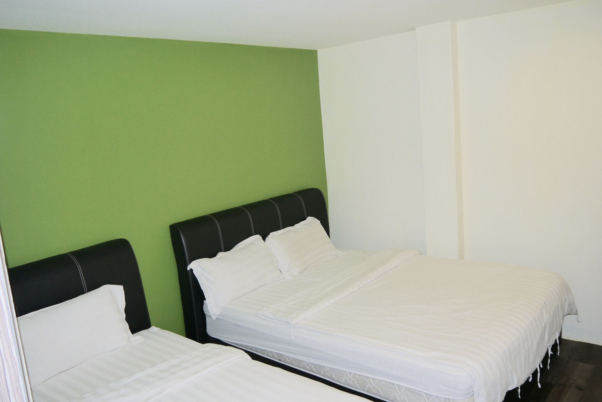 33 Star Hotel