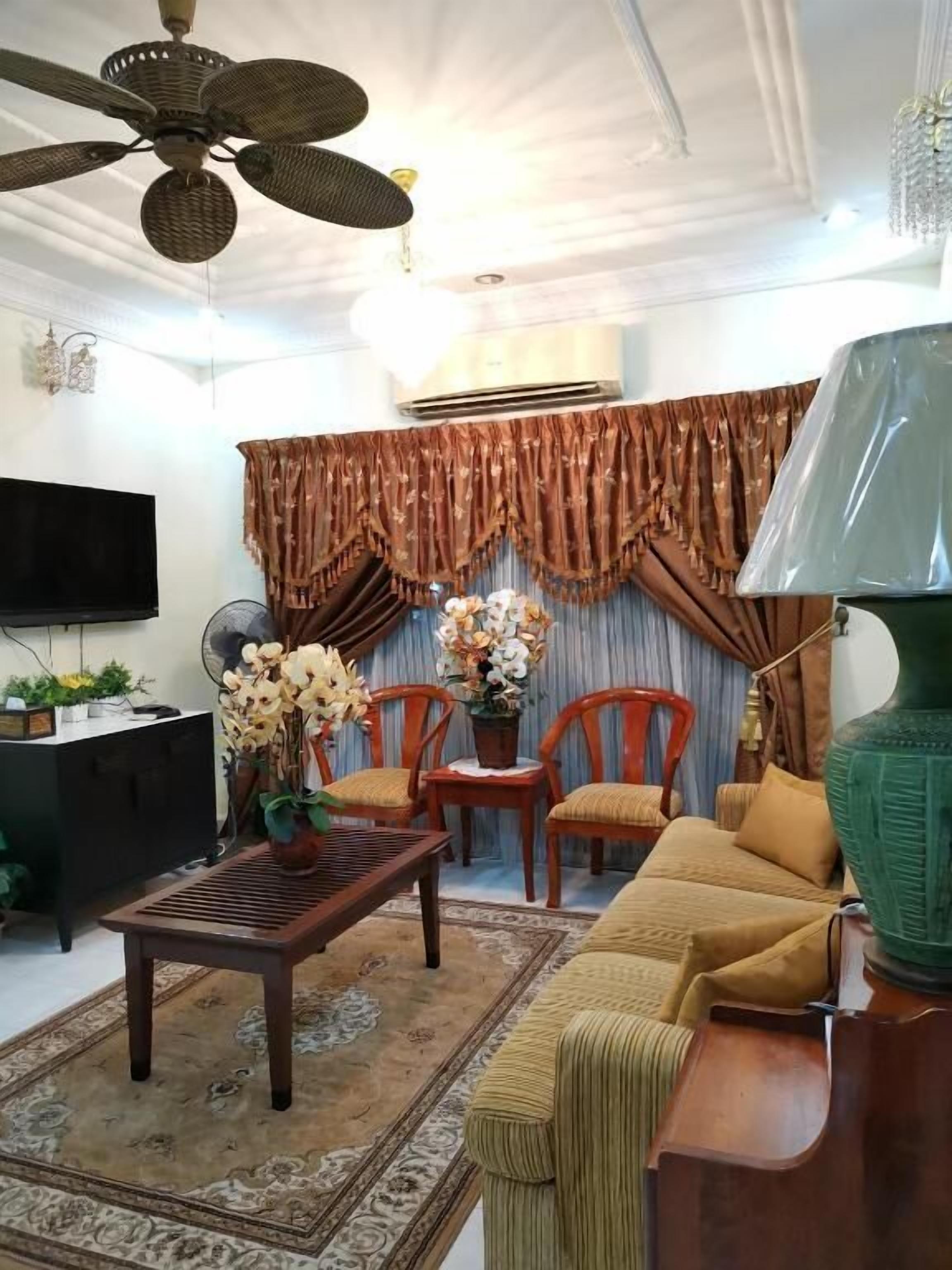 Aini's Guest House In Vista Amani Condo