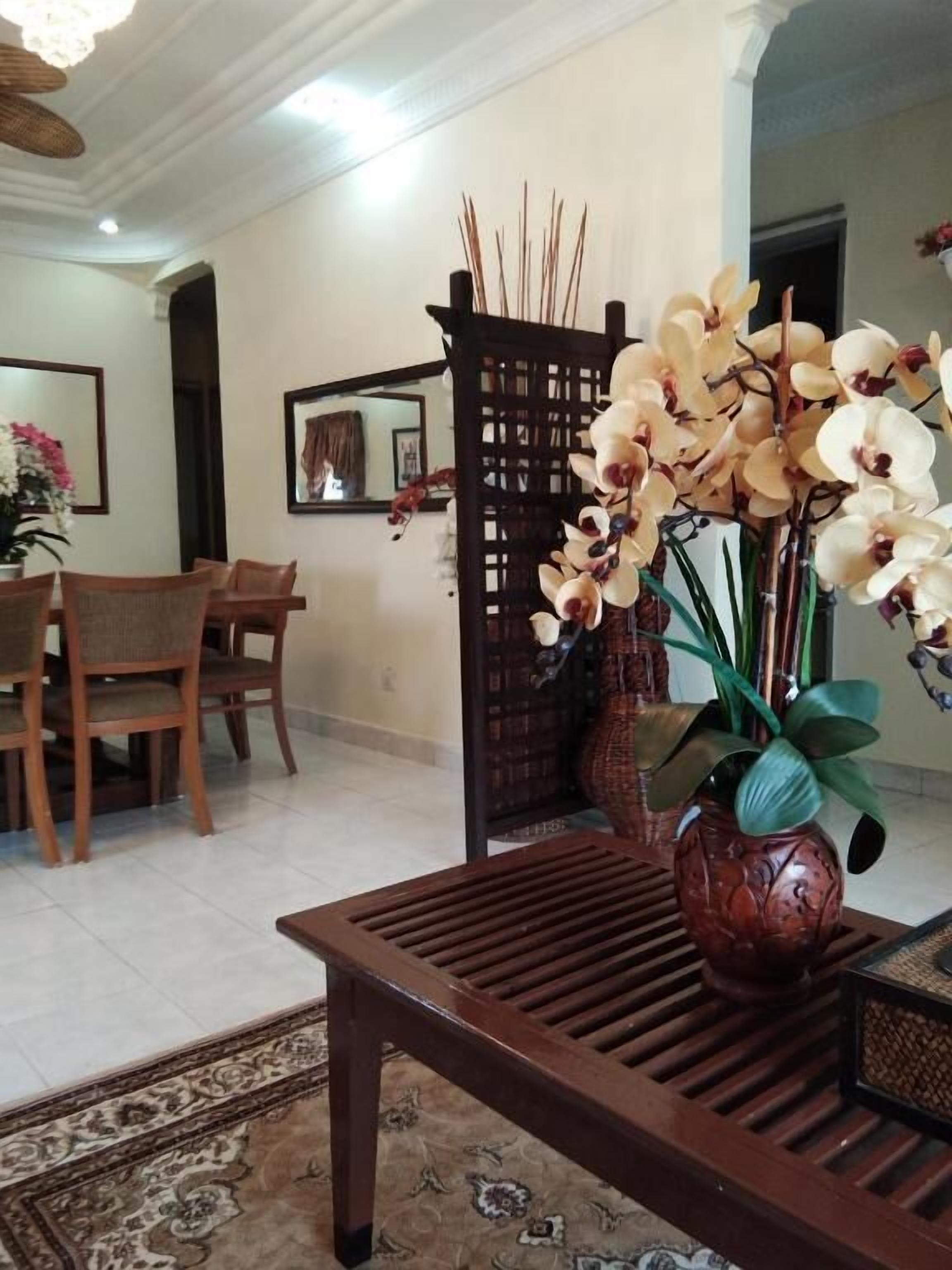 Aini's Guest House In Vista Amani Condo