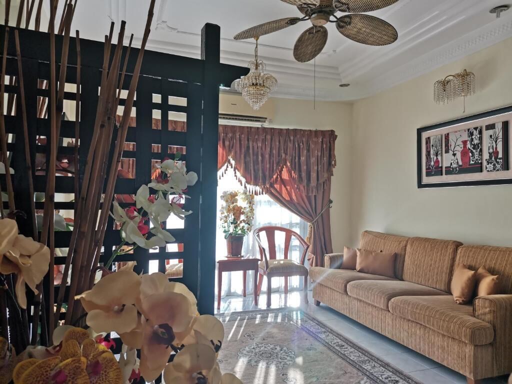 Aini's Guest House In Vista Amani Condo