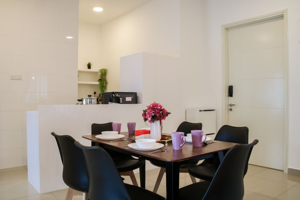 Arte Plus by Victoria Home