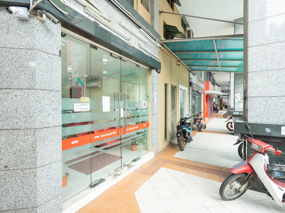 Budget Star Hotel by OYO Rooms