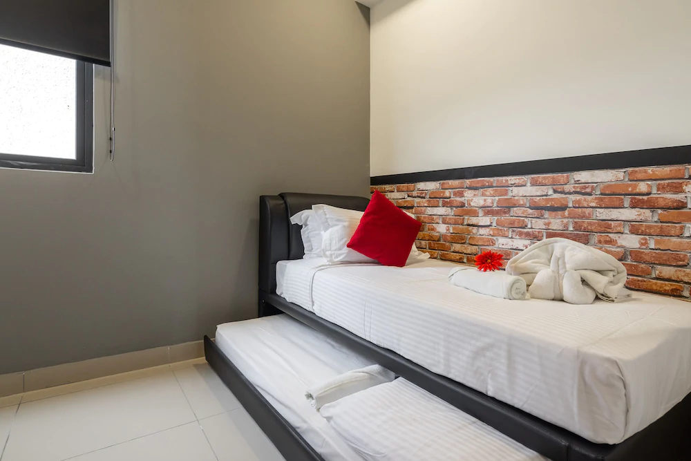 CitiZen Old Klang Road By Plush