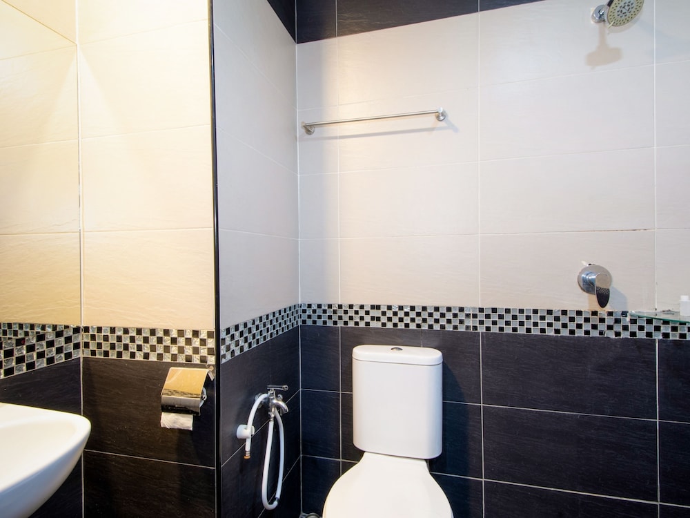 Comfort Hotel by OYO Rooms