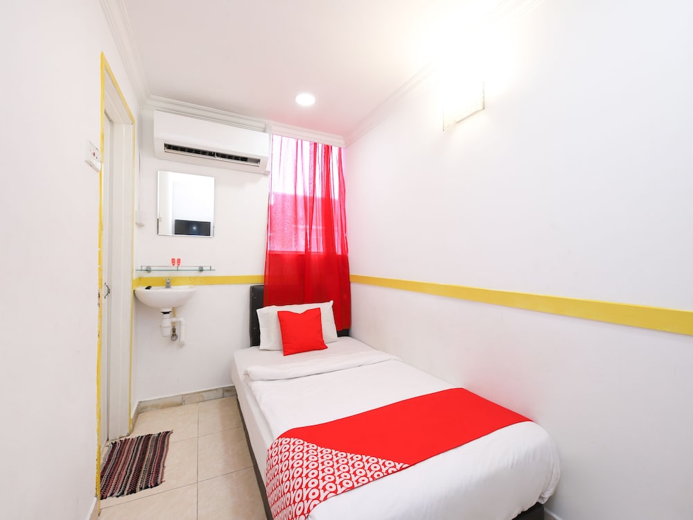 Dream Hotel by OYO Rooms