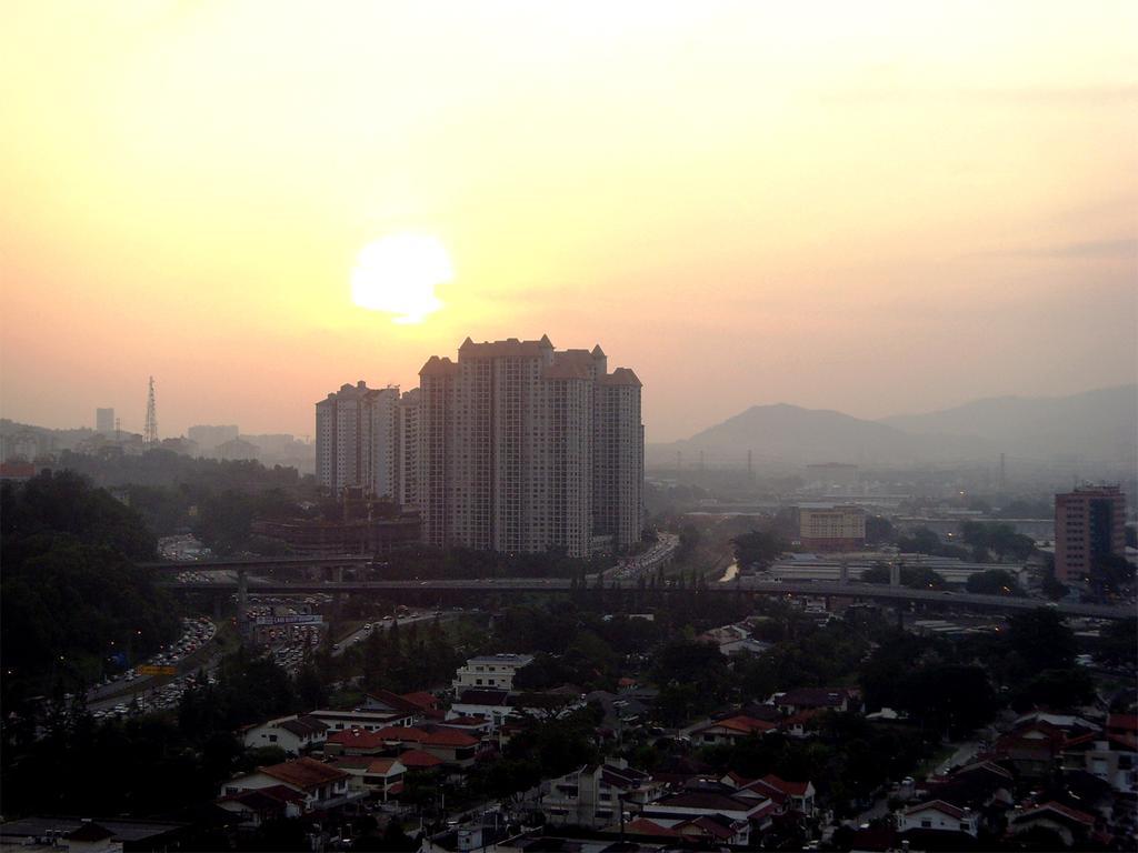 Duta Hotel and Residence
