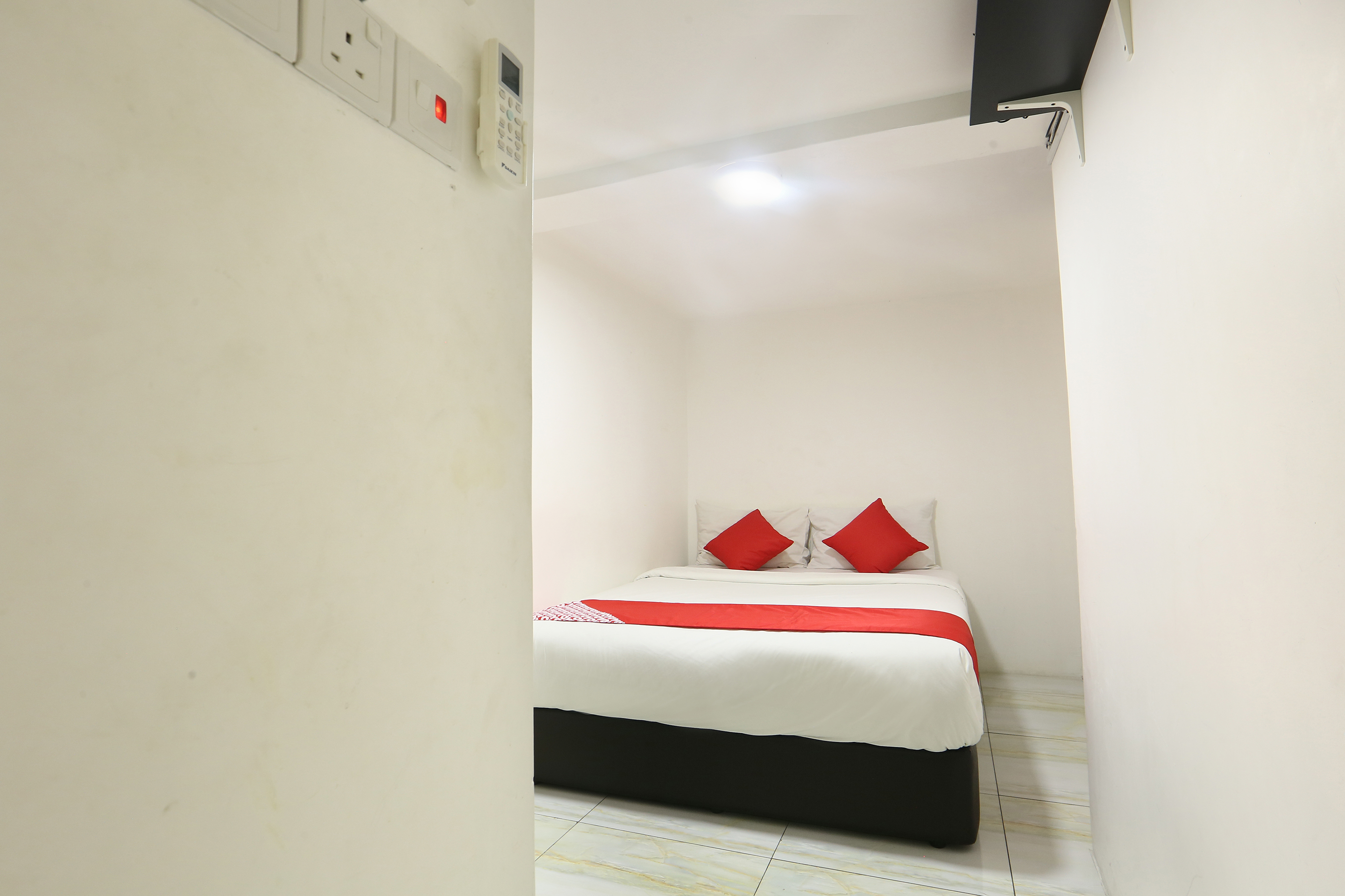 Everest Hotel by OYO Rooms