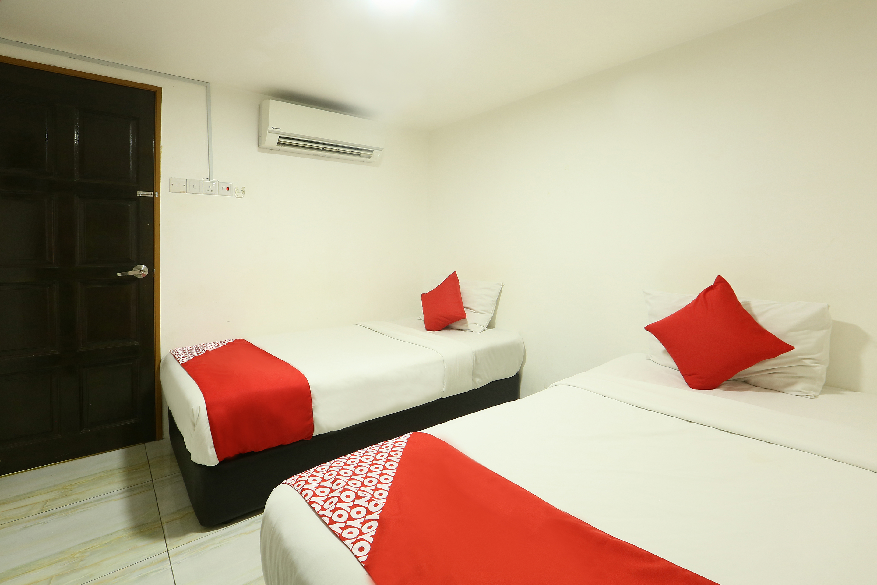 Everest Hotel by OYO Rooms