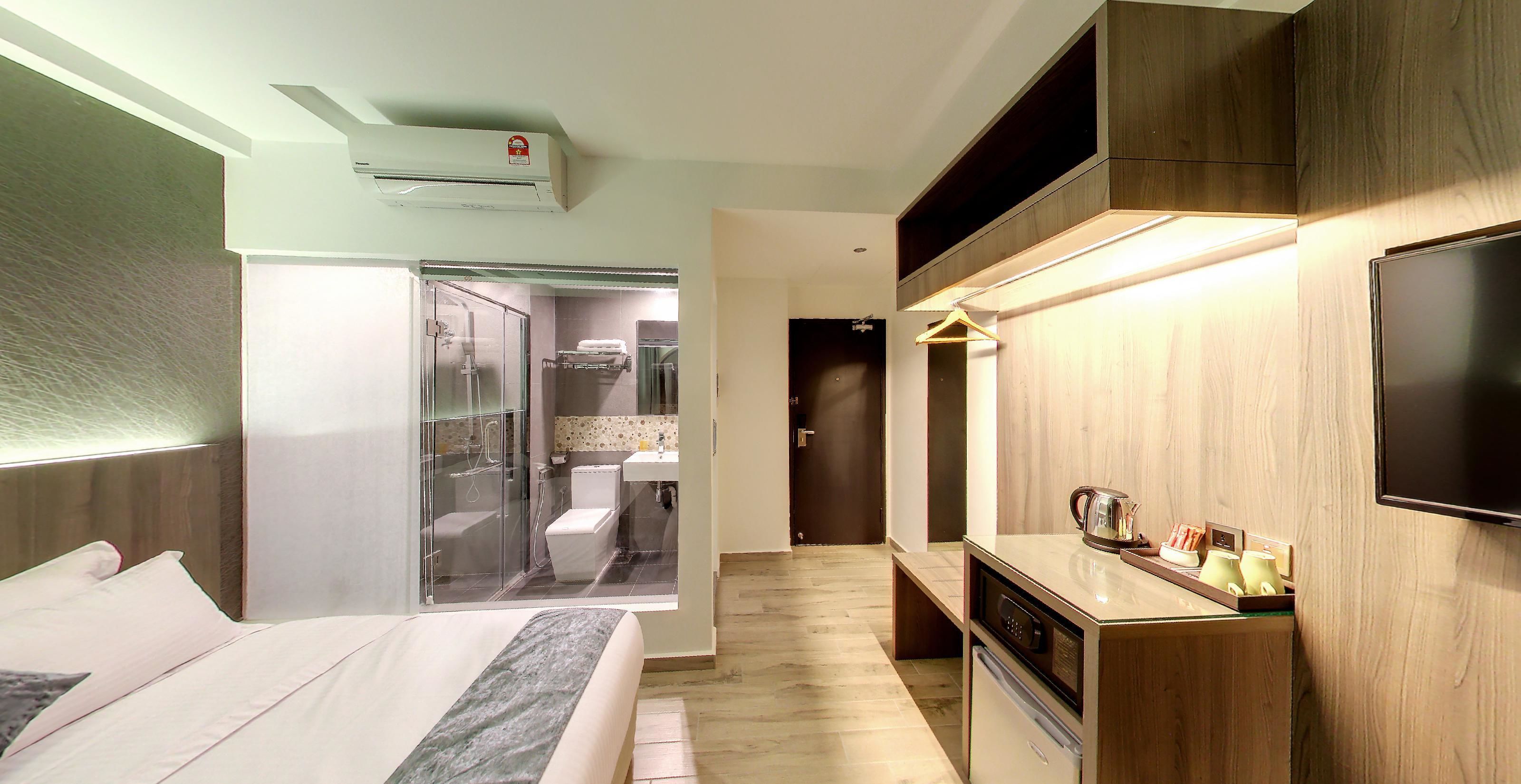 Flora by Crossroads Hotel