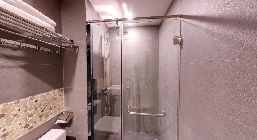 Flora by Crossroads Hotel