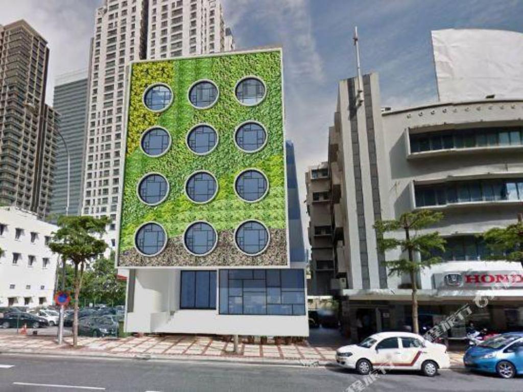 Flora by Crossroads Hotel