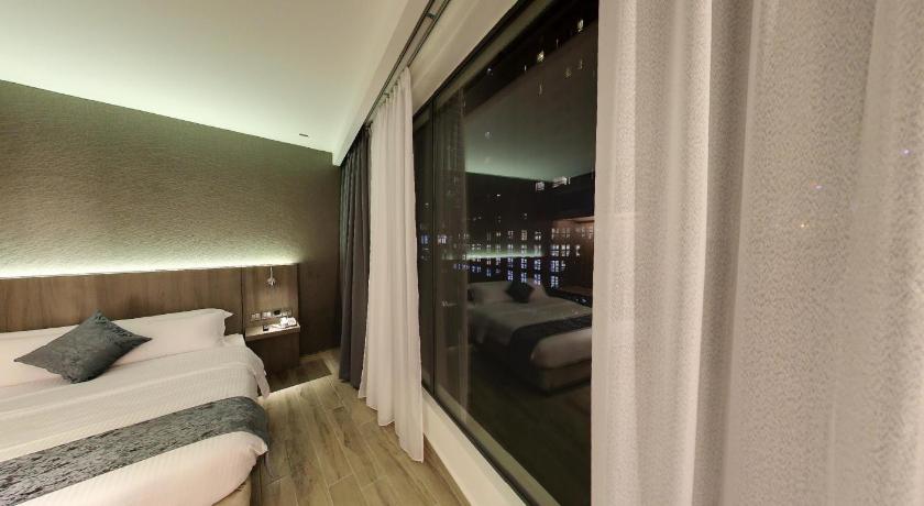 Flora by Crossroads Hotel