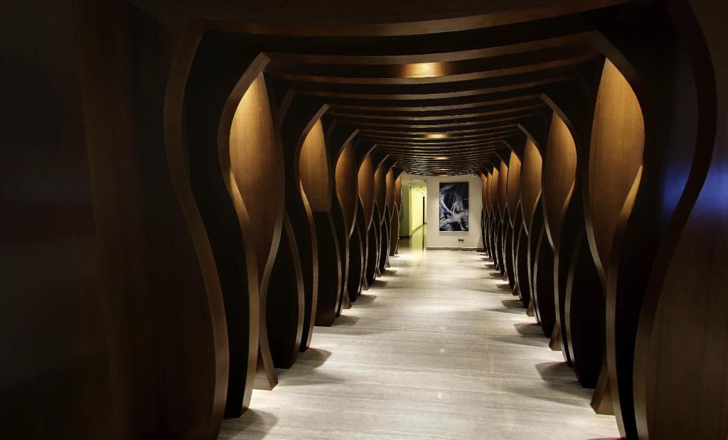 Flora by Crossroads Hotel