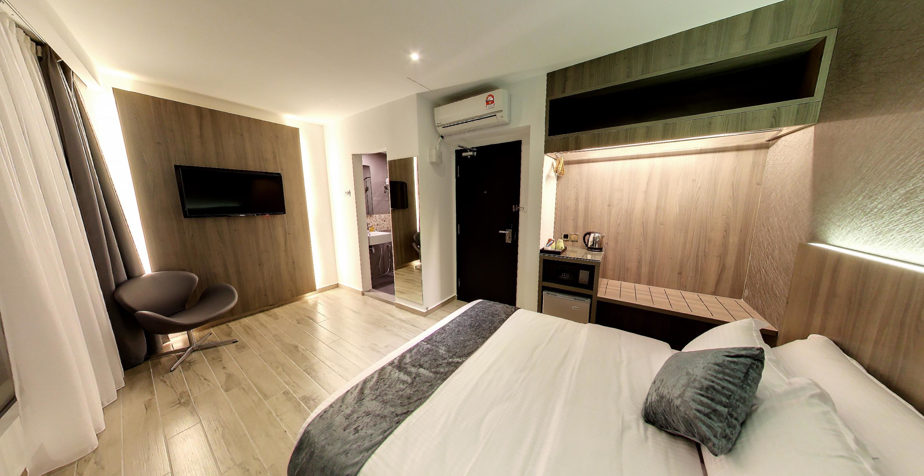 Flora by Crossroads Hotel