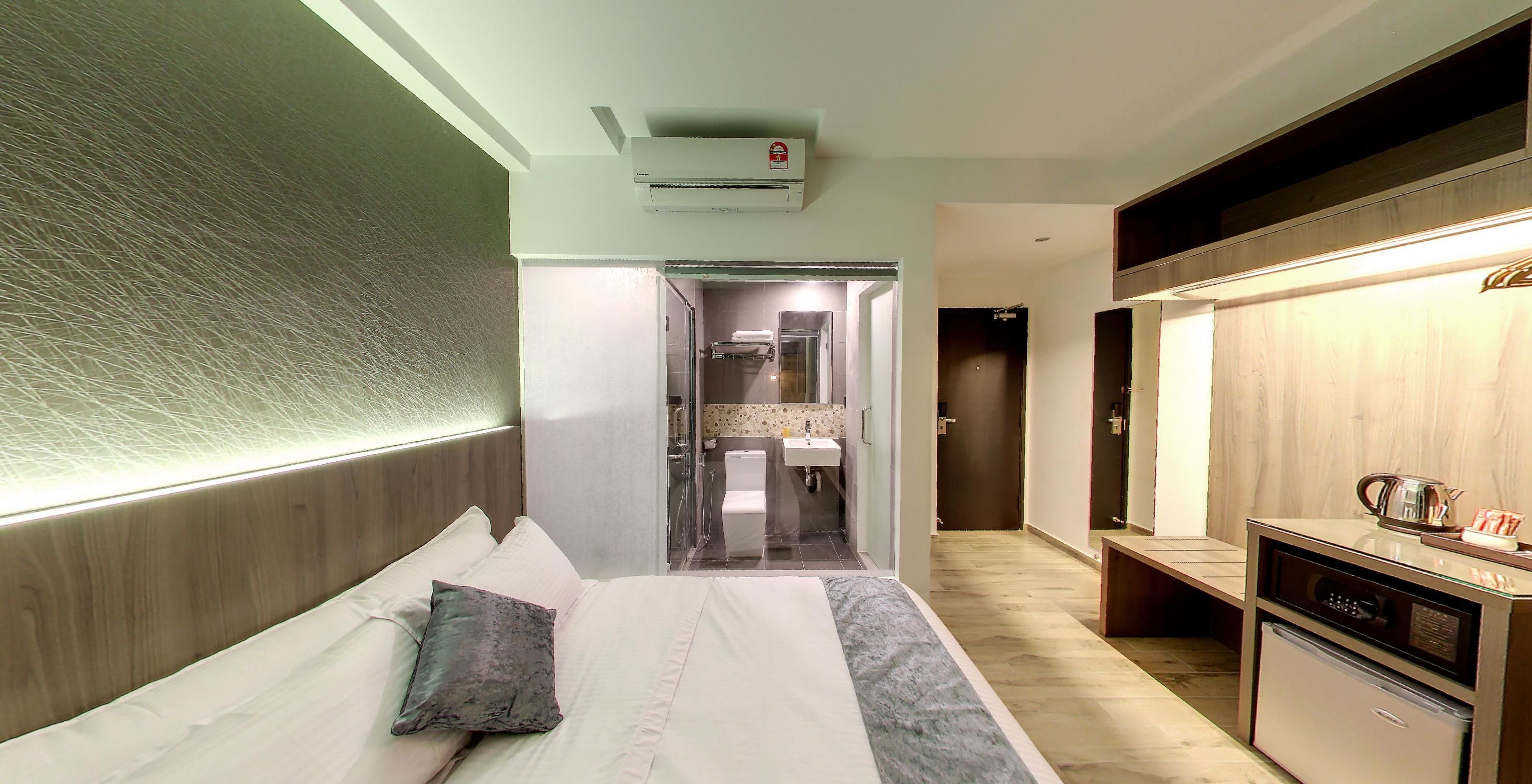 Flora by Crossroads Hotel