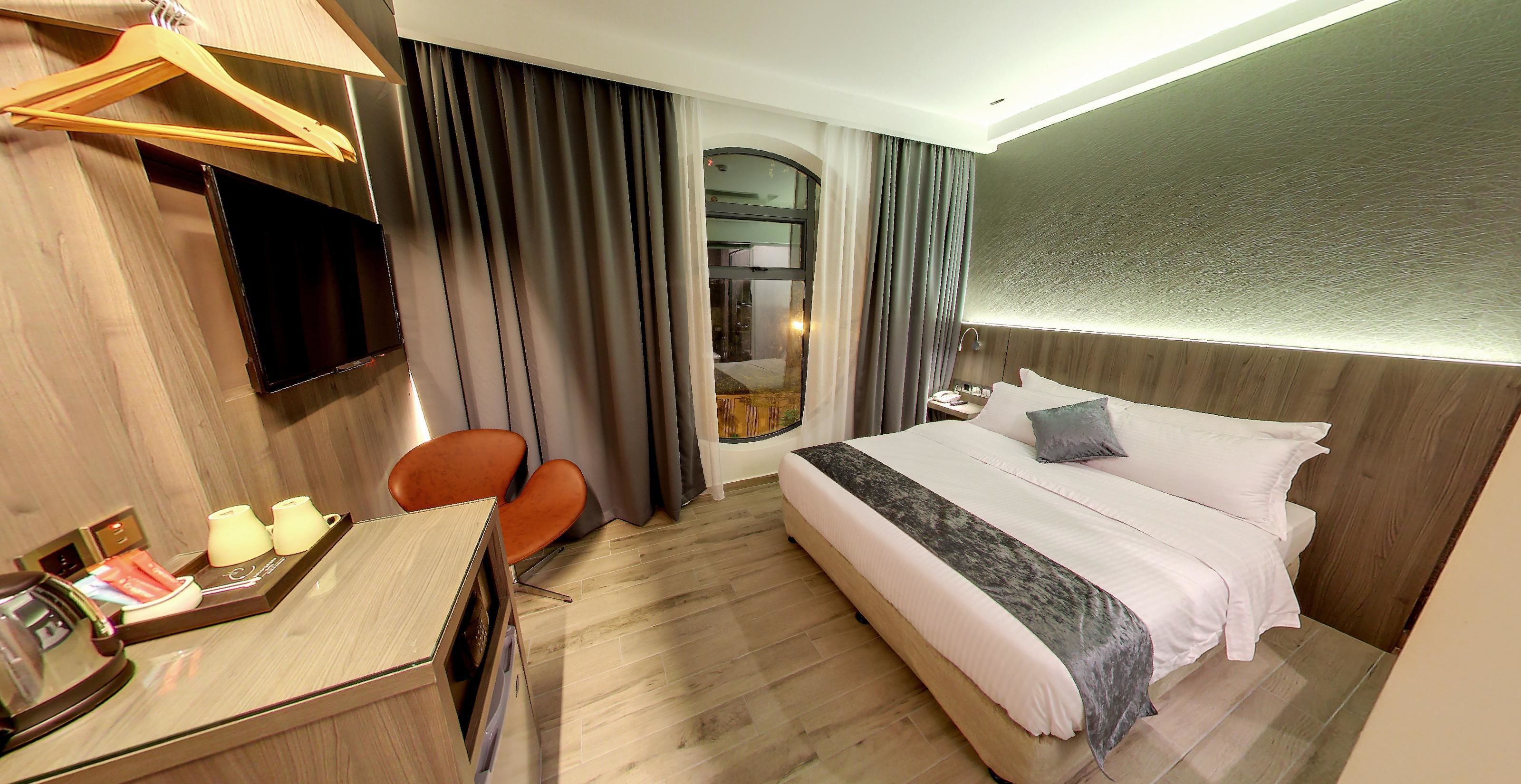 Flora by Crossroads Hotel