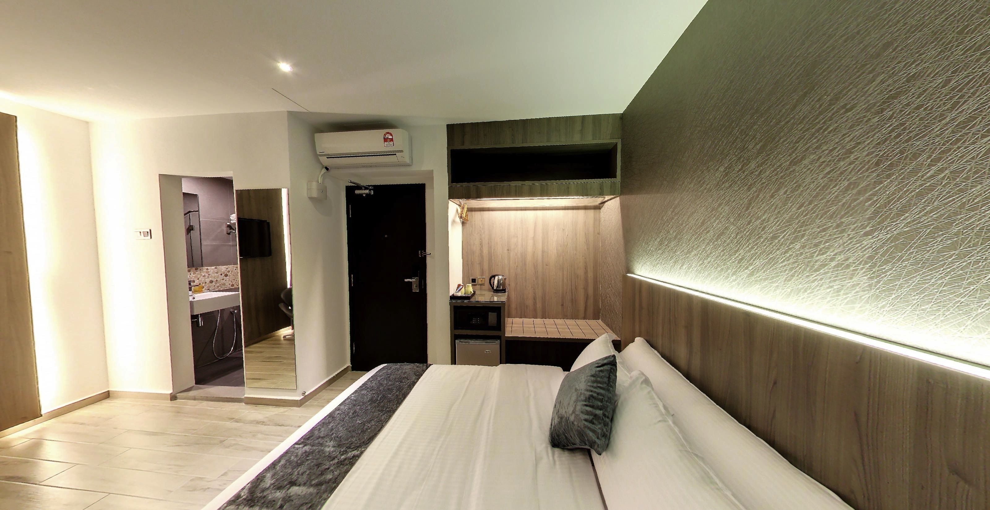 Flora by Crossroads Hotel