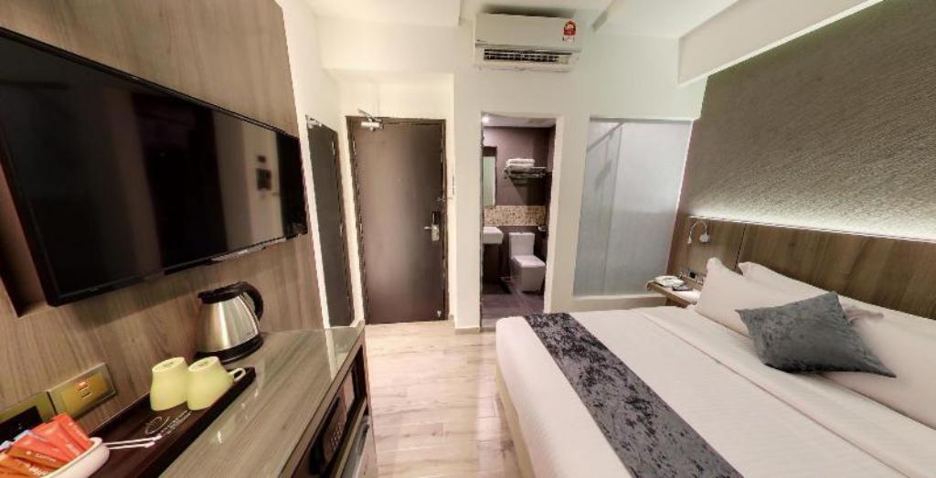 Flora by Crossroads Hotel