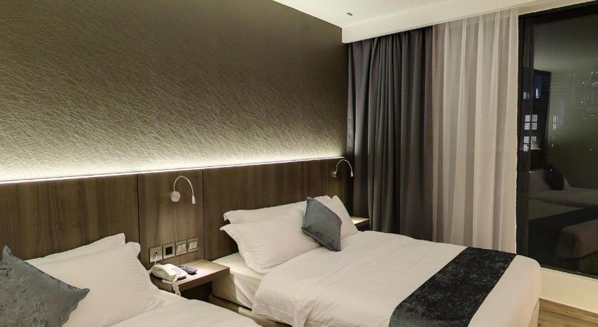 Flora by Crossroads Hotel