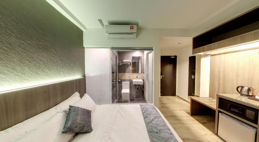 Flora by Crossroads Hotel