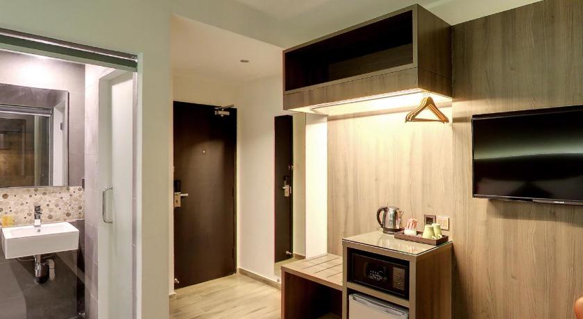 Flora by Crossroads Hotel