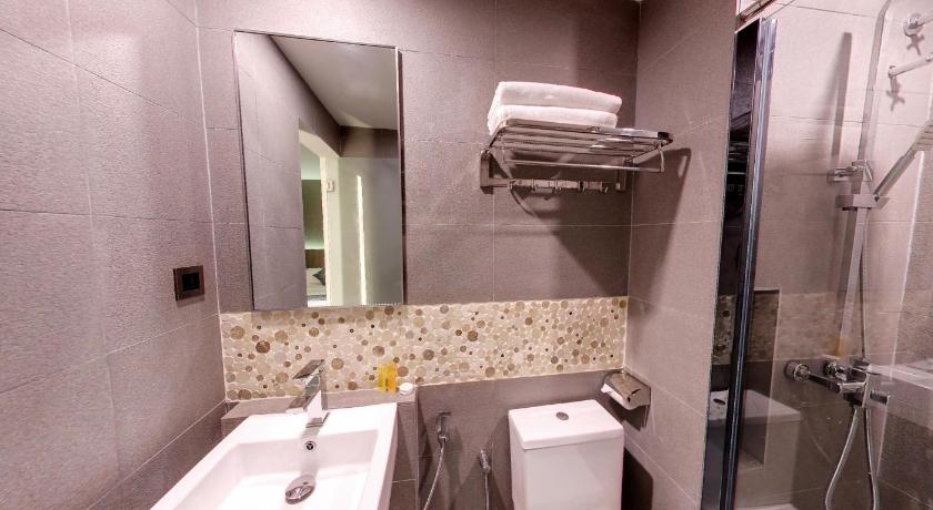 Flora by Crossroads Hotel