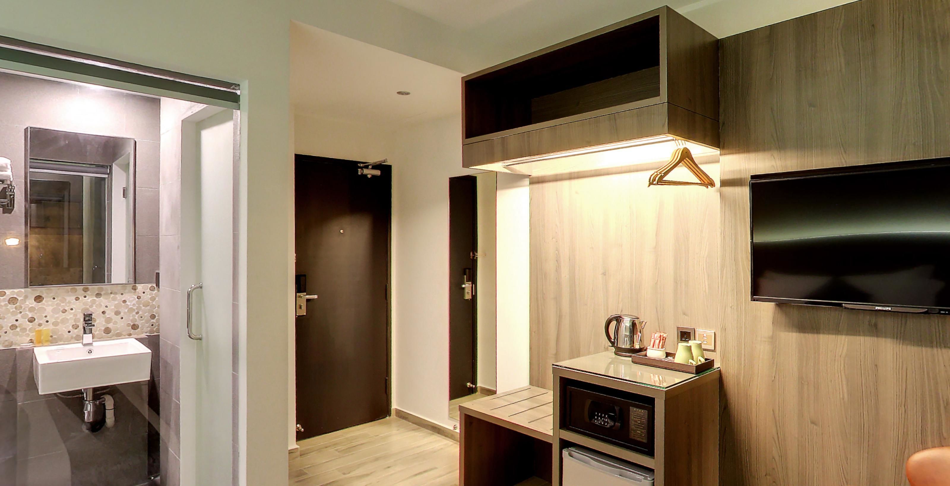 Flora by Crossroads Hotel