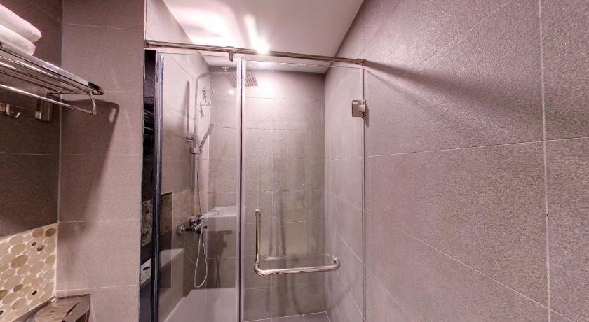 Flora by Crossroads Hotel