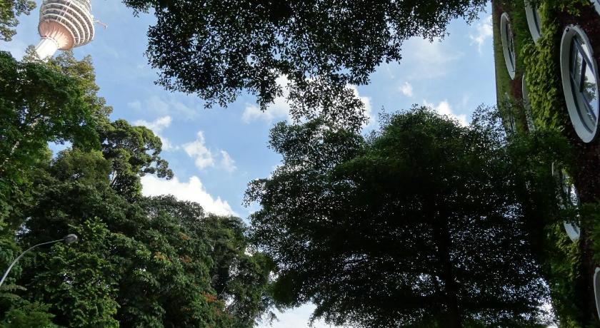 Flora by Crossroads Hotel