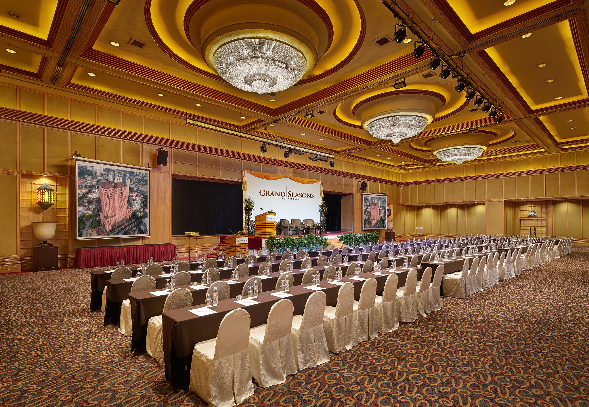 Grand Seasons Hotel