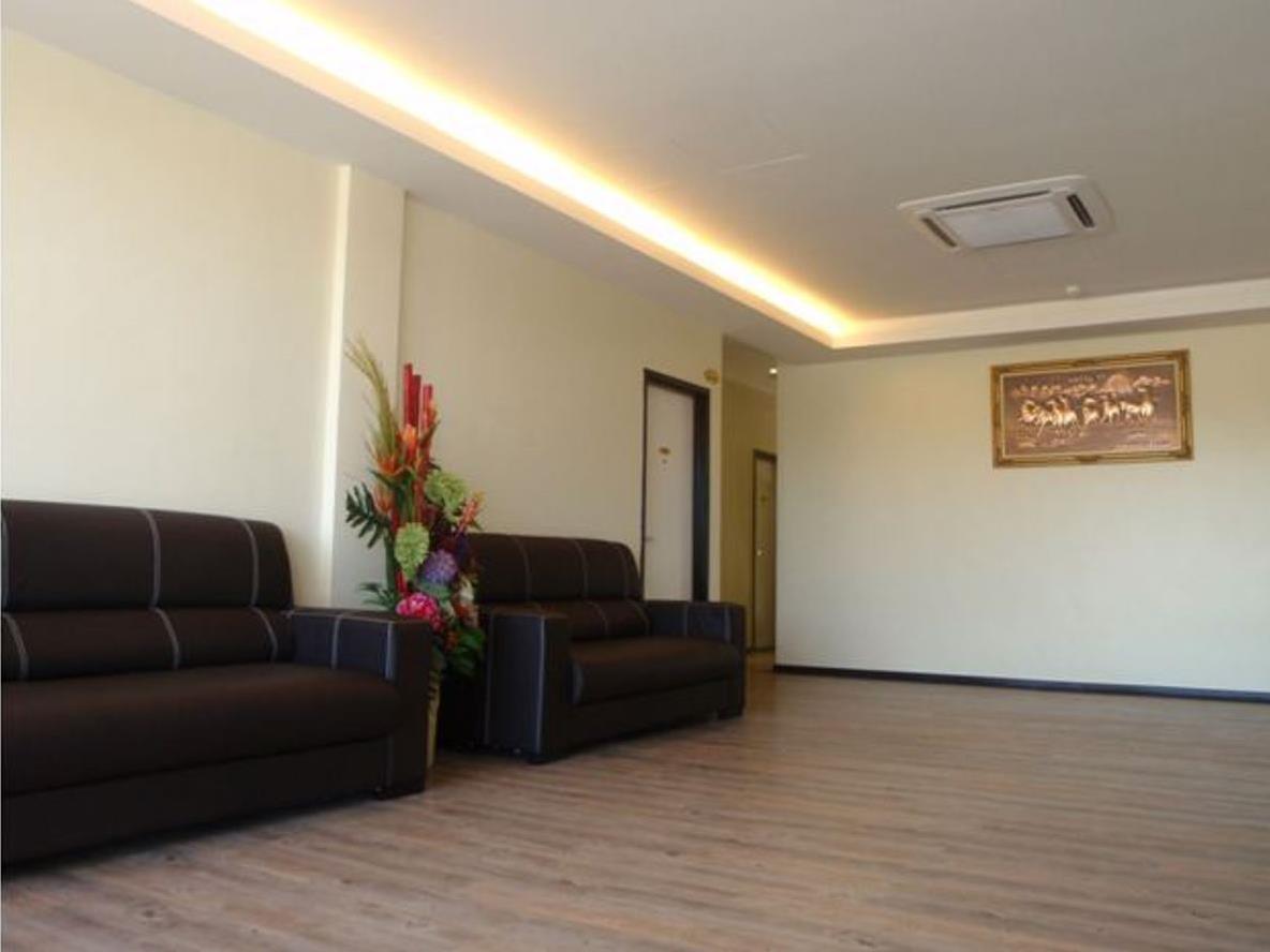 Hotel 77