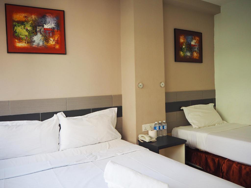 Leo Leisure Hotel