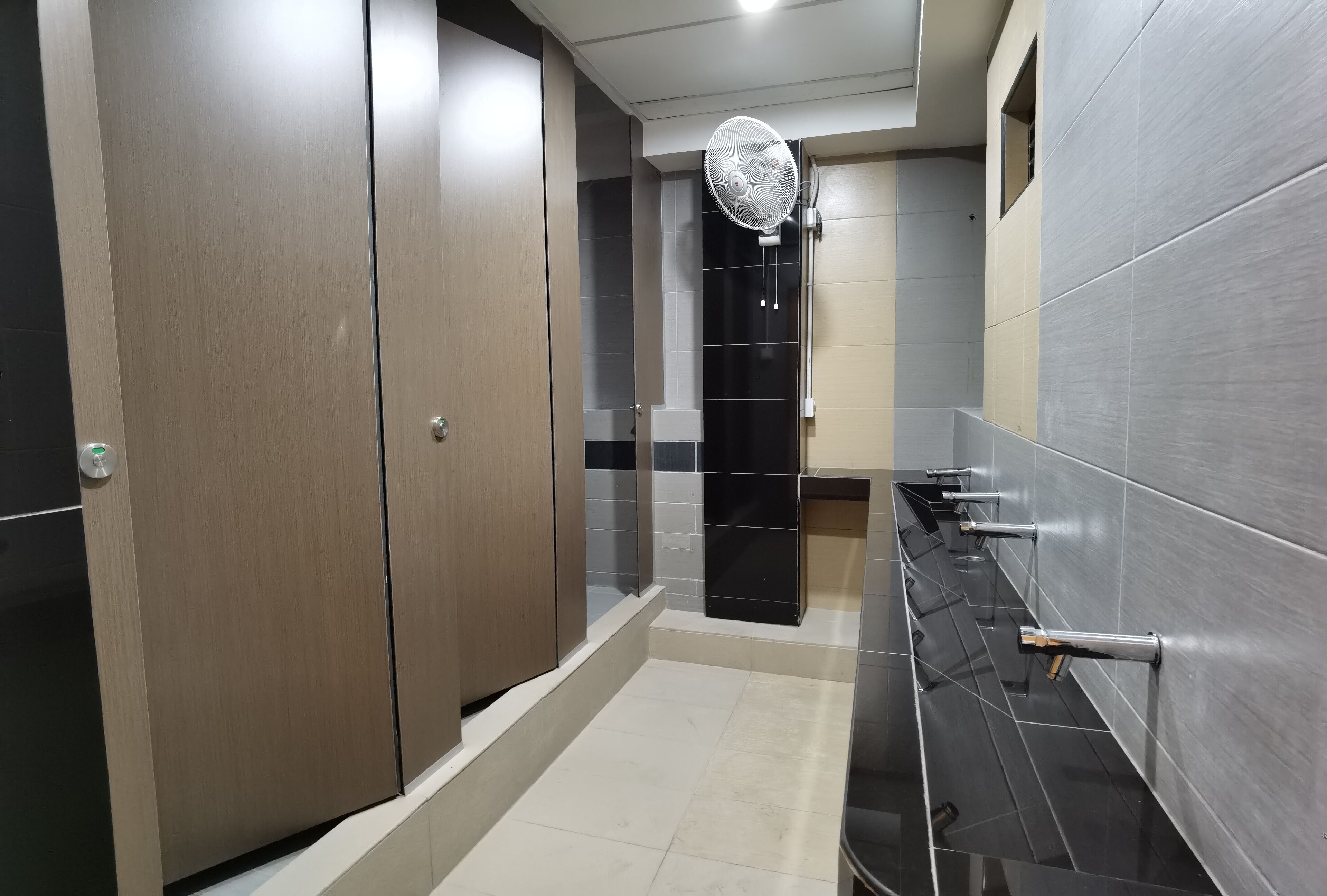 Leo Leisure Hotel