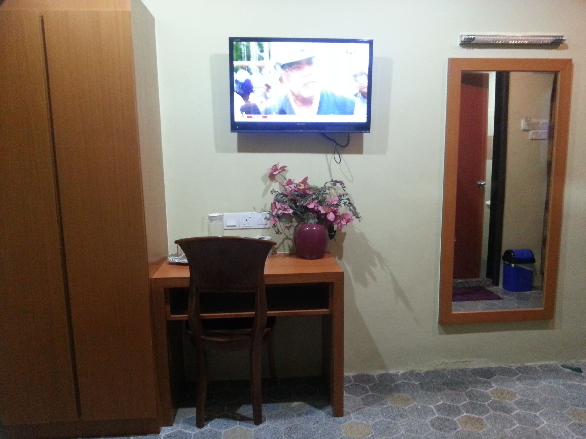OYO 390 Mayview Glory Hotel