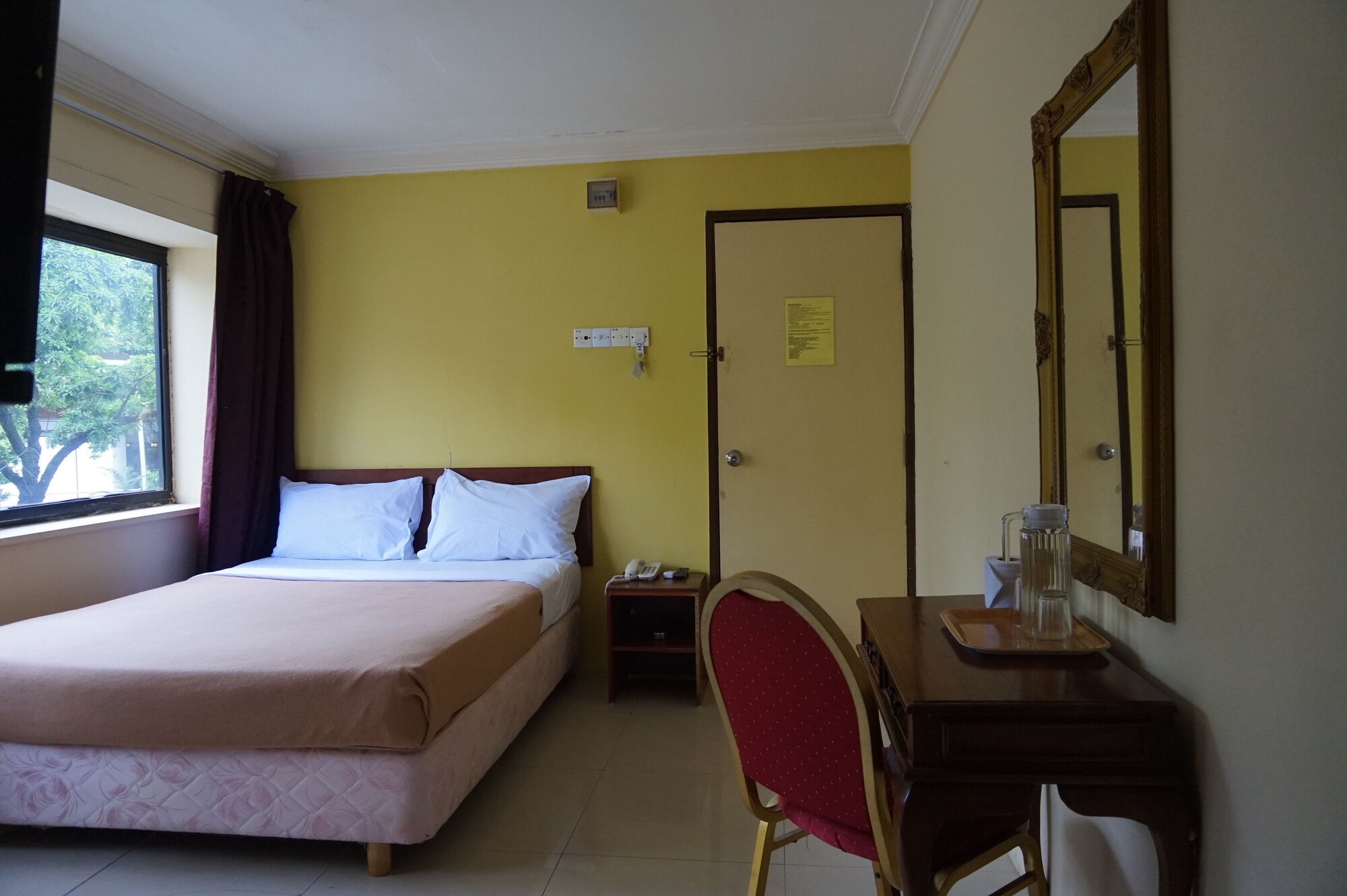 OYO 390 Mayview Glory Hotel