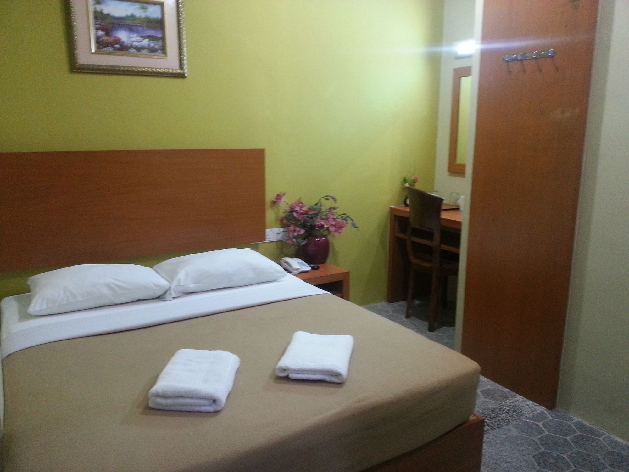 OYO 390 Mayview Glory Hotel