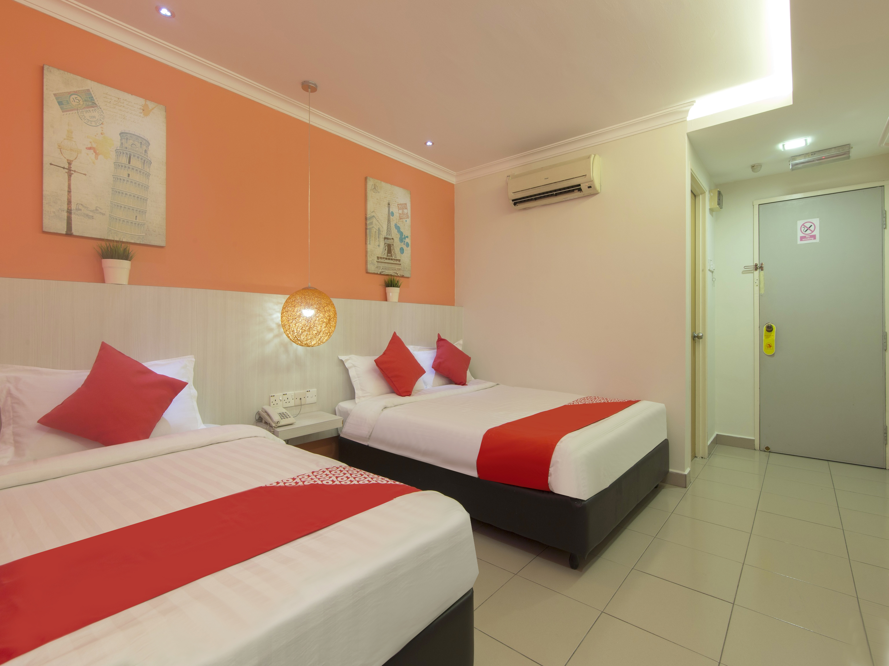 Super OYO 761 City Hotel