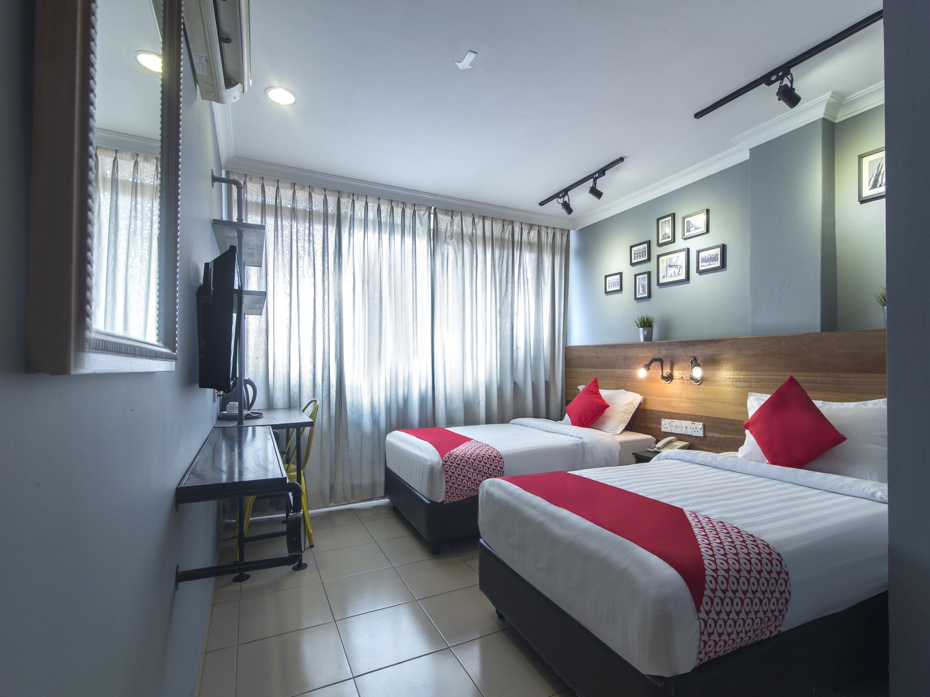 Super OYO 761 City Hotel