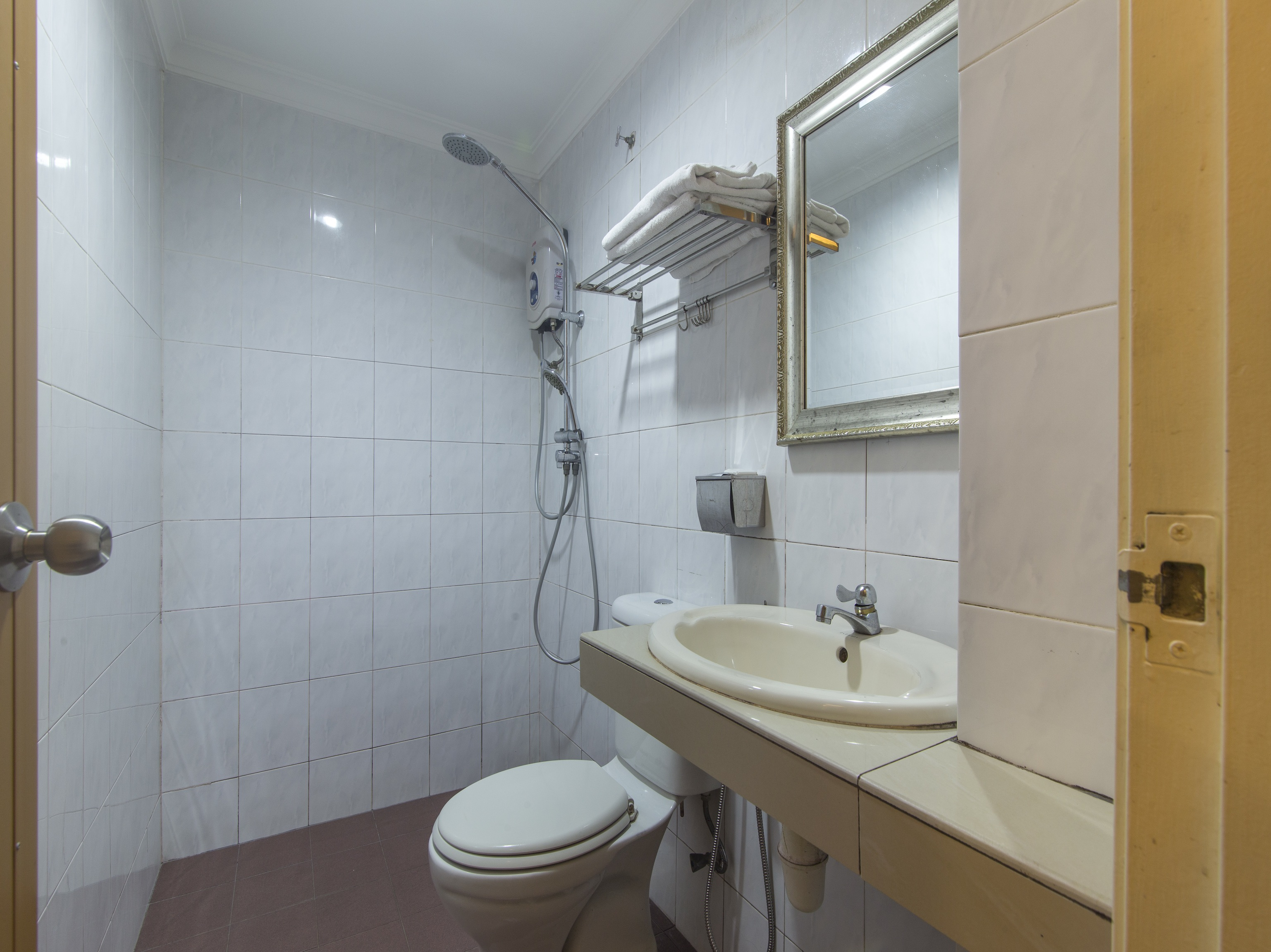 Super OYO 761 City Hotel