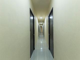 OYO 90143 Niche Valley Hotel