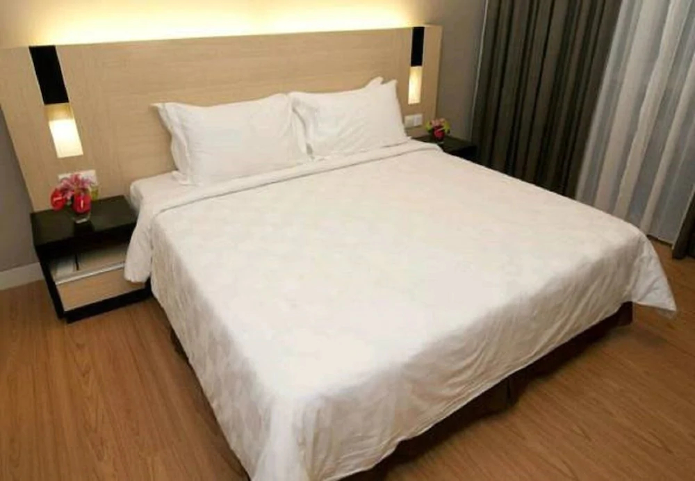 Pearl Suites Swiss Garden Residences