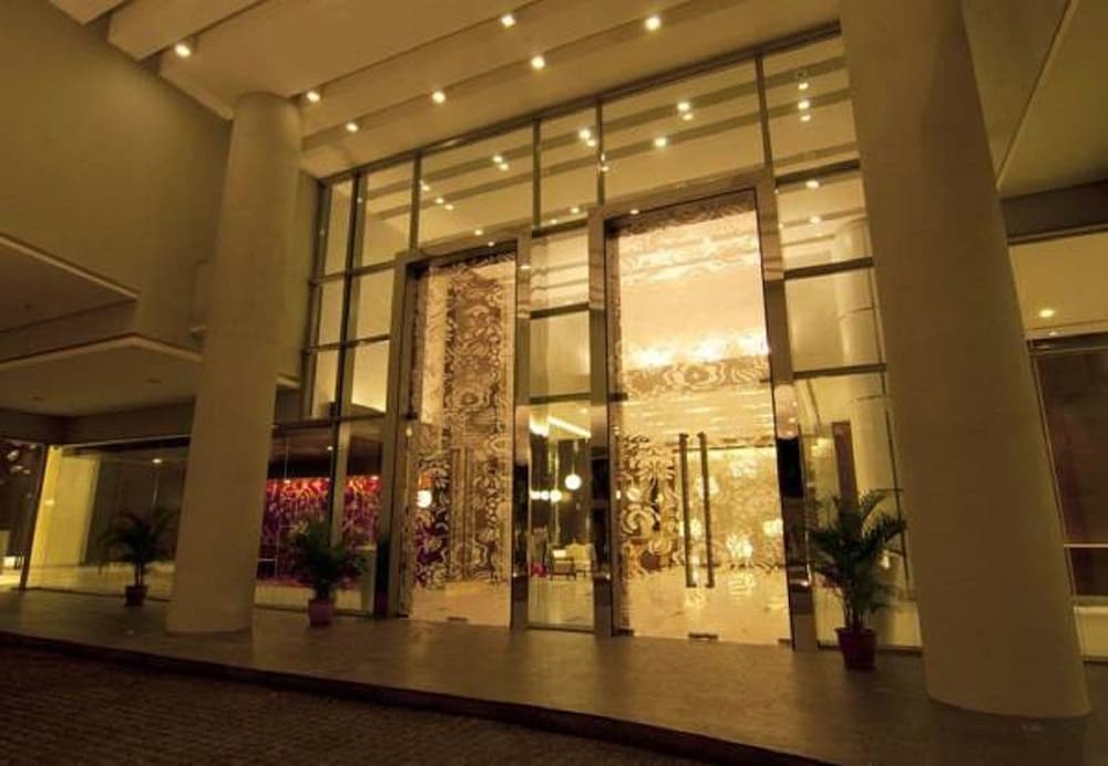 Pearl Suites Swiss Garden Residences