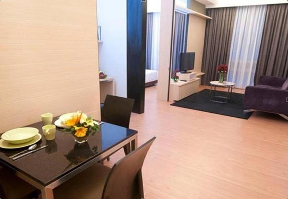 Pearl Suites Swiss Garden Residences