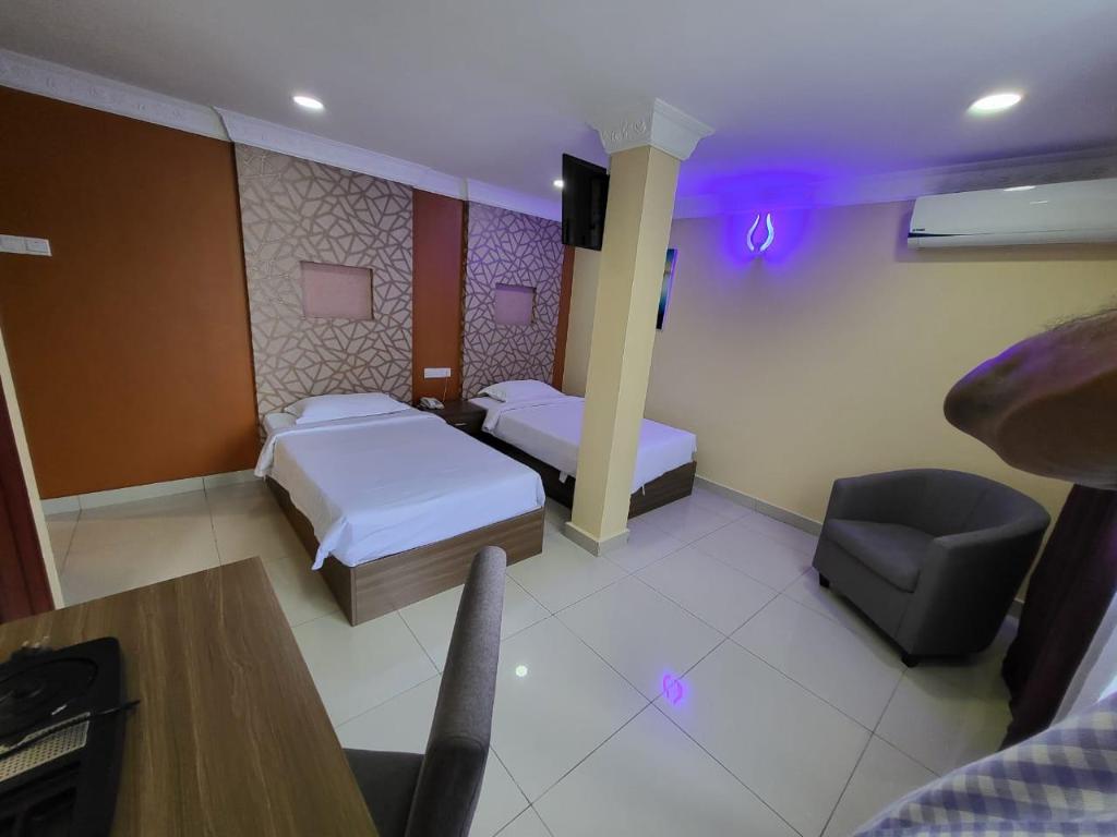 Poorna Hotel